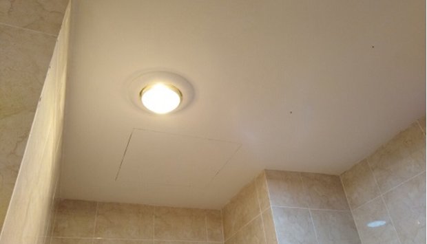 Vì sao nên chọn đèn sưởi âm trần cho nhà tắm
