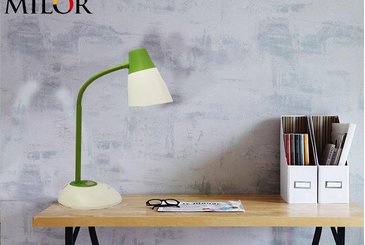 Cách đặt đèn bàn học led đúng cách cho trẻ